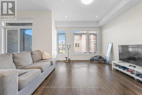 18 - 5000 Connor Drive, Lincoln, ON - Indoor Photo Showing Living Room