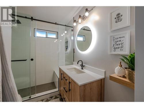 365 Townley Street, Penticton, BC - Indoor Photo Showing Bathroom