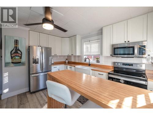 365 Townley Street, Penticton, BC - Indoor Photo Showing Kitchen With Stainless Steel Kitchen