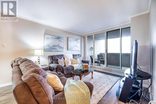 1109 - 44 Falby Court, Ajax (South East), ON - Indoor Photo Showing Living Room