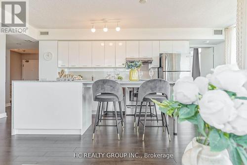 1002 - 15 Singer Court, Toronto, ON - Indoor Photo Showing Kitchen