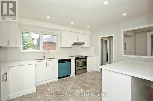 812 Kennedy Road, Toronto, ON - Indoor Photo Showing Kitchen With Stainless Steel Kitchen