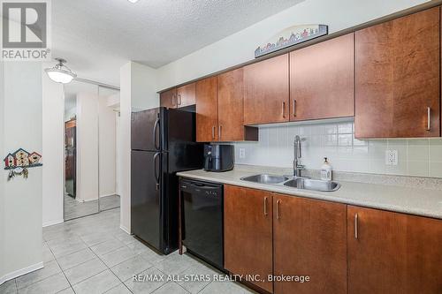 212 - 260 Davis Drive, Newmarket, ON - Indoor Photo Showing Kitchen With Double Sink