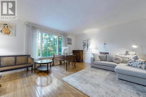 11 Marcus Court, Vaughan, ON - Indoor Photo Showing Living Room