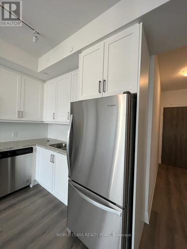 1511 - 20 Gatineau Drive, Vaughan, ON - Indoor Photo Showing Kitchen