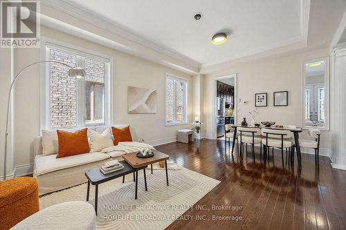 60 Marbrook Street, Richmond Hill, ON - Indoor Photo Showing Living Room