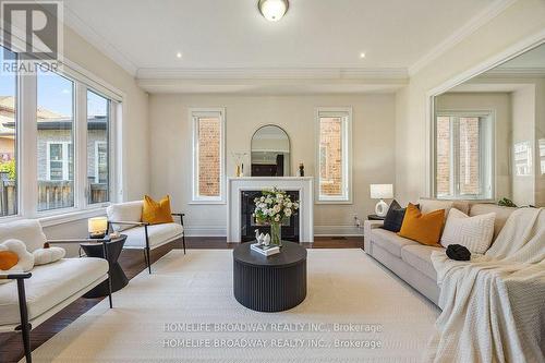 60 Marbrook Street, Richmond Hill, ON - Indoor Photo Showing Living Room