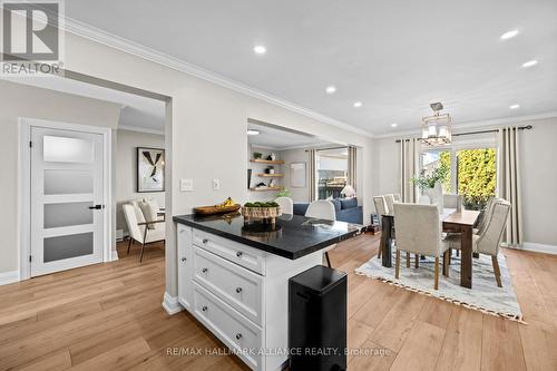 194 Thames Way, Hamilton, ON - Indoor Photo Showing Dining Room