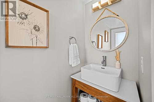 194 Thames Way, Hamilton, ON - Indoor Photo Showing Bathroom