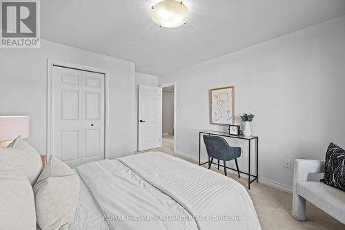 194 Thames Way, Hamilton, ON - Indoor Photo Showing Bedroom