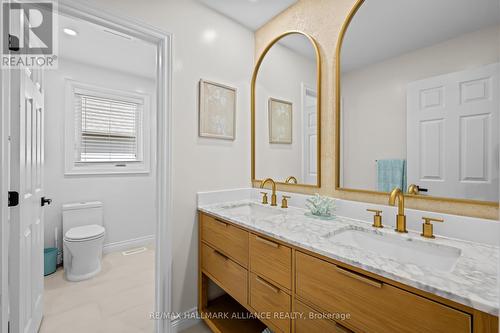 194 Thames Way, Hamilton, ON - Indoor Photo Showing Bathroom