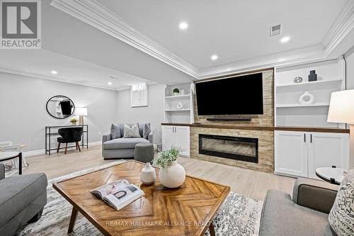 194 Thames Way, Hamilton, ON - Indoor Photo Showing Living Room With Fireplace