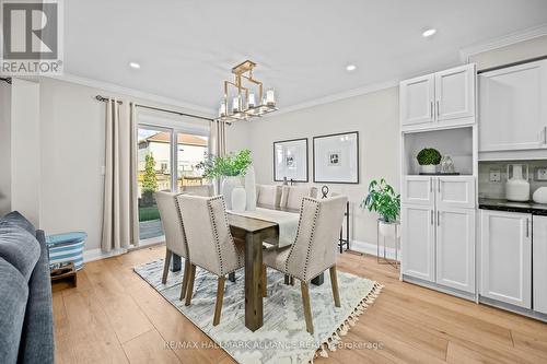 194 Thames Way, Hamilton, ON - Indoor Photo Showing Dining Room