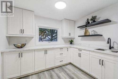 122 Kenilworth Avenue S, Hamilton, ON - Indoor Photo Showing Kitchen