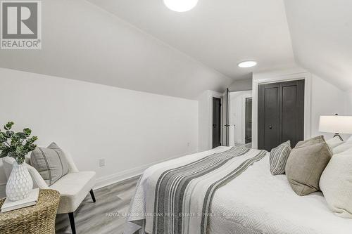 122 Kenilworth Avenue S, Hamilton, ON - Indoor Photo Showing Bedroom