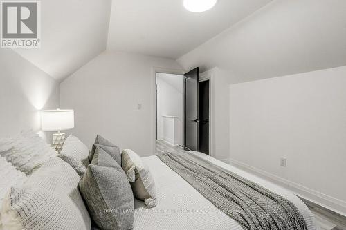 122 Kenilworth Avenue S, Hamilton, ON - Indoor Photo Showing Bedroom