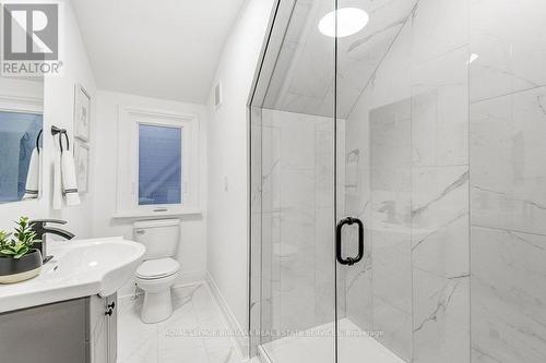 122 Kenilworth Avenue S, Hamilton, ON - Indoor Photo Showing Bathroom