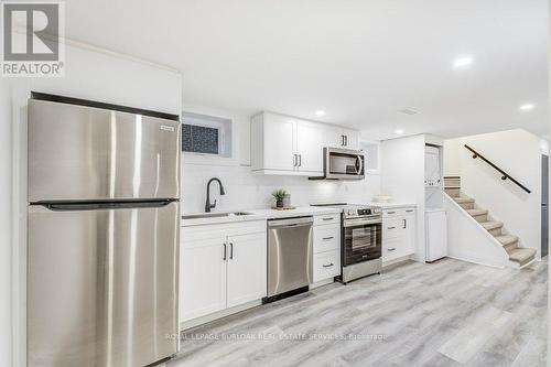 122 Kenilworth Avenue S, Hamilton, ON - Indoor Photo Showing Kitchen With Upgraded Kitchen