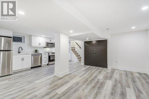 122 Kenilworth Avenue S, Hamilton, ON - Indoor Photo Showing Kitchen