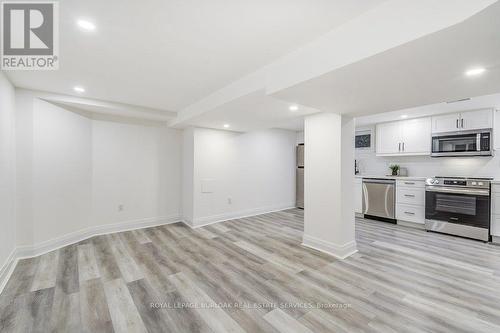 122 Kenilworth Avenue S, Hamilton, ON - Indoor Photo Showing Kitchen