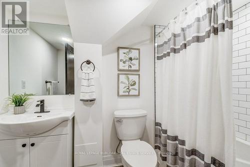 122 Kenilworth Avenue S, Hamilton, ON - Indoor Photo Showing Bathroom