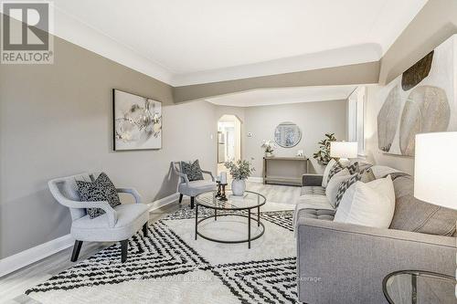 122 Kenilworth Avenue S, Hamilton, ON - Indoor Photo Showing Living Room