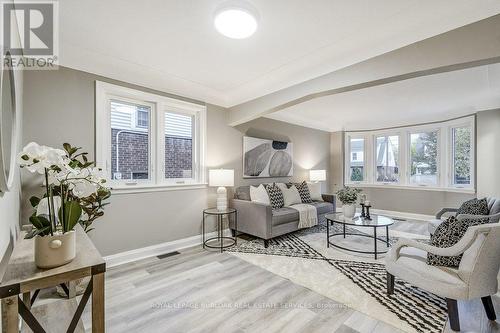 122 Kenilworth Avenue S, Hamilton, ON - Indoor Photo Showing Living Room