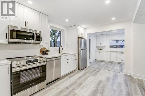 122 Kenilworth Avenue S, Hamilton, ON - Indoor Photo Showing Kitchen