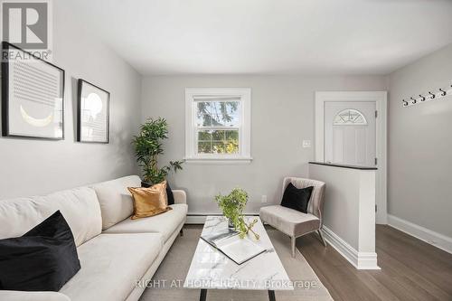 285 Olive Avenue, Oshawa (Central), ON - Indoor Photo Showing Living Room