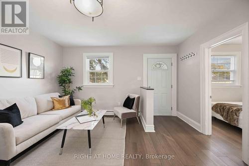 285 Olive Avenue, Oshawa (Central), ON - Indoor Photo Showing Living Room