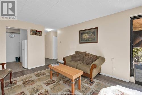 6612 Thornberry Unit# 201, Windsor, ON - Indoor Photo Showing Living Room