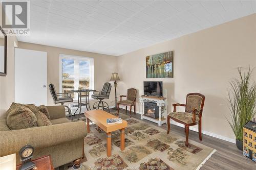 6612 Thornberry Unit# 201, Windsor, ON - Indoor Photo Showing Living Room