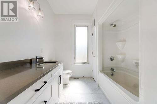 418 County Road 34 West, Kingsville, ON - Indoor Photo Showing Bathroom