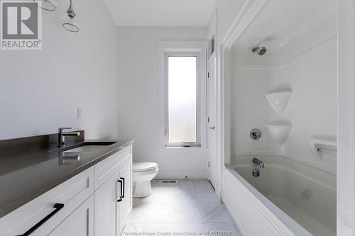 418 County Road 34 West, Kingsville, ON - Indoor Photo Showing Bathroom