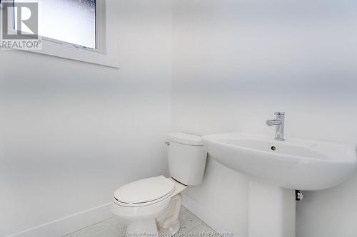 418 County Road 34 West, Kingsville, ON - Indoor Photo Showing Bathroom