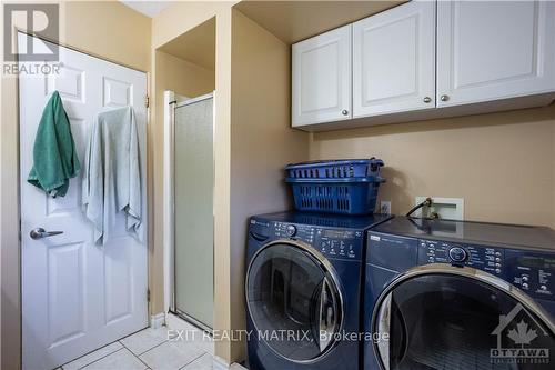 828 Notre Dame Street, Russell, ON - Indoor Photo Showing Laundry Room