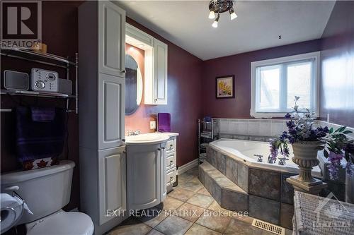 828 Notre Dame Street, Russell, ON - Indoor Photo Showing Bathroom