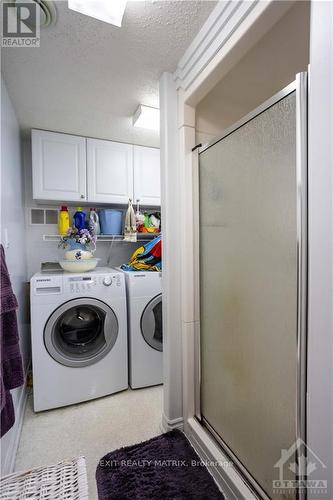 828 Notre Dame Street, Russell, ON - Indoor Photo Showing Laundry Room