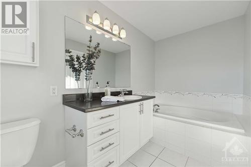 324 Balinroan Crescent, Ottawa, ON - Indoor Photo Showing Bathroom