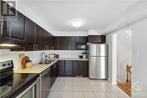 324 Balinroan Crescent, Ottawa, ON - Indoor Photo Showing Kitchen With Double Sink