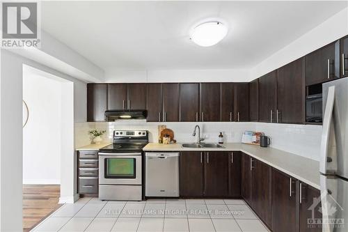 324 Balinroan Crescent, Ottawa, ON - Indoor Photo Showing Kitchen With Double Sink