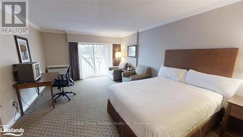 317 - 1235 Deerhurst Drive, Huntsville (Chaffey), ON - Indoor Photo Showing Bedroom