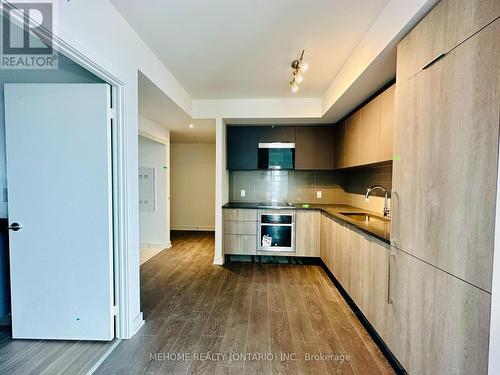 2209 - 2033 Kennedy Road, Toronto, ON - Indoor Photo Showing Kitchen