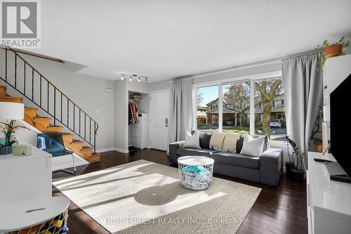 Large window - 1405 Jalna Boulevard, London, ON - Indoor Photo Showing Living Room