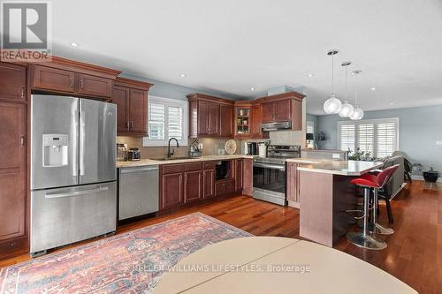 295 South Street, Southwest Middlesex (Glencoe), ON - Indoor Photo Showing Kitchen With Upgraded Kitchen