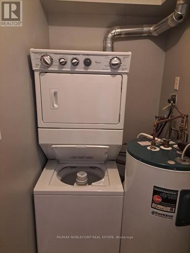 16 - 10480 Islington Avenue, Vaughan, ON - Indoor Photo Showing Laundry Room