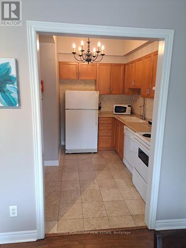 16 - 10480 Islington Avenue, Vaughan, ON - Indoor Photo Showing Kitchen