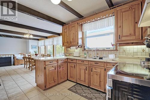 12571 Kennedy Road, Whitchurch-Stouffville, ON - Indoor Photo Showing Kitchen With Double Sink