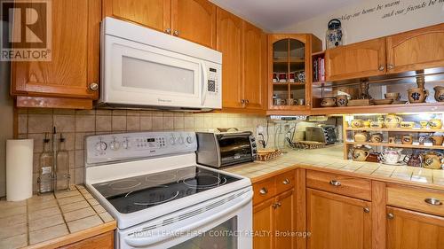 305 - 131 Clapperton Street, Barrie, ON - Indoor Photo Showing Kitchen