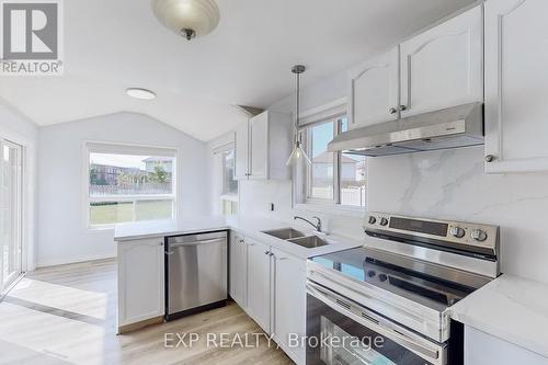 99 Julia Crescent, Orillia, ON - Indoor Photo Showing Kitchen With Double Sink With Upgraded Kitchen